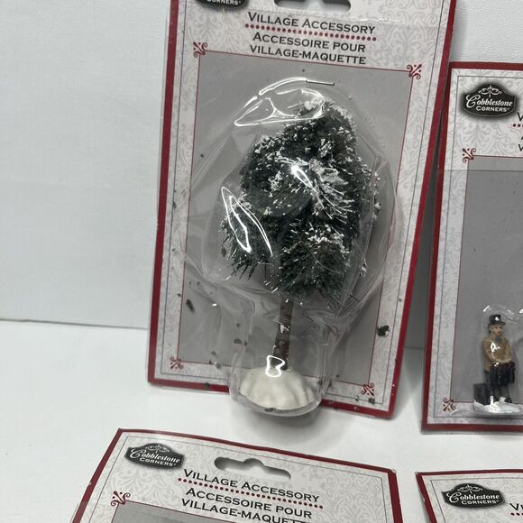 Lot Of 7 Cobblestone Corners Christmas Village Accessories - Picture 2 of 8